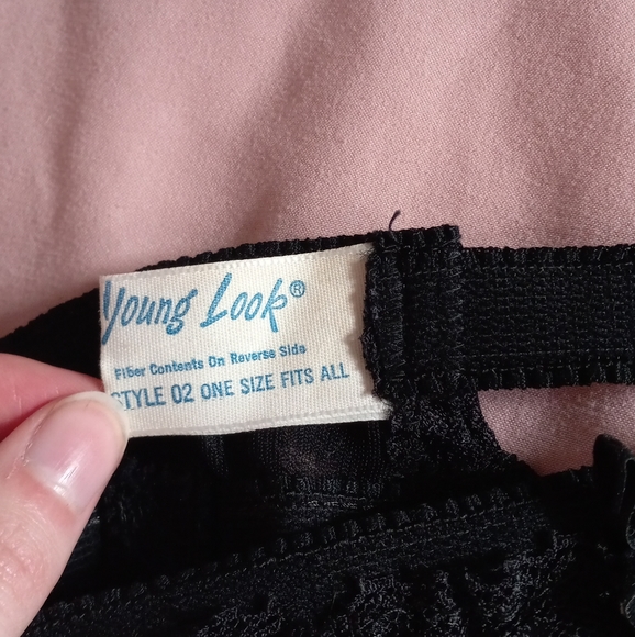 Vintage union made black garter belt by Young Look - Picture 3 of 4